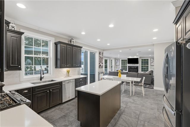 12 Woodlake Drive, Johnston, RI 02919