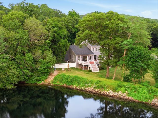 12 Woodlake Drive, Johnston, RI 02919