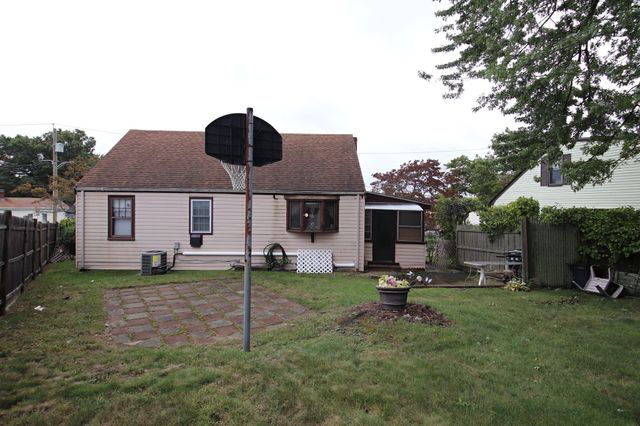 15 Lewis Lane, Saugus, MA 01906