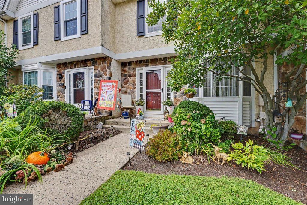 1604 COVENTRY POINTE LN, POTTSTOWN, PA 19465 — photo 2