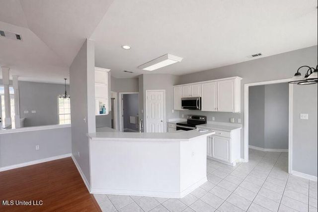 21120 Road 311, Kiln, MS 39556