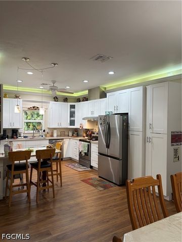 92 Evergreen RD, North Fort Myers, FL 33903