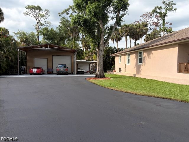 92 Evergreen RD, North Fort Myers, FL 33903