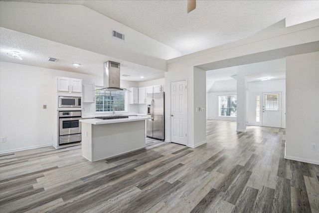 143 W Village Knoll Circle, Spring, TX 77381