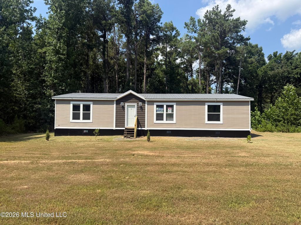 70 Honeysuckle Crossing, Sarah, MS 38665 — exterior