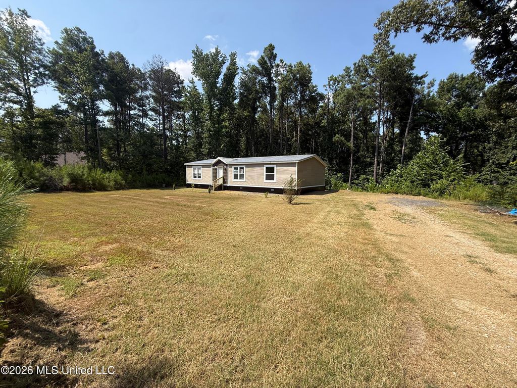 70 Honeysuckle Crossing, Sarah, MS 38665 — photo 2