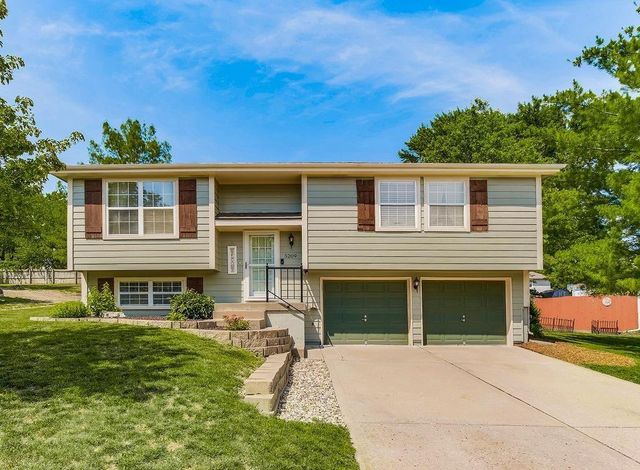 5209 NW Pennington Lane, Blue Springs, MO 64015