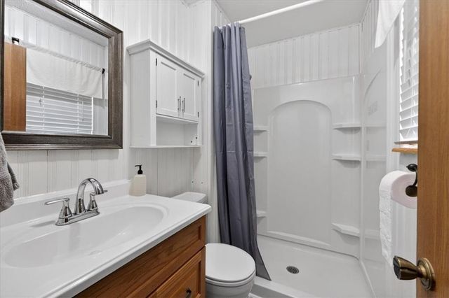 5209 NW Pennington Lane, Blue Springs, MO 64015