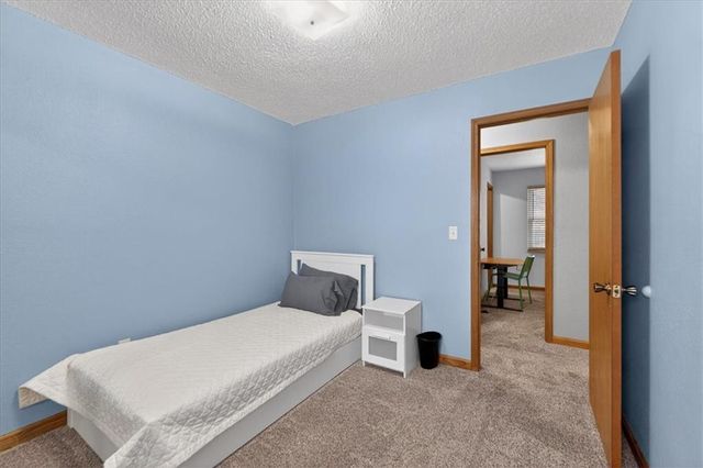 5209 NW Pennington Lane, Blue Springs, MO 64015