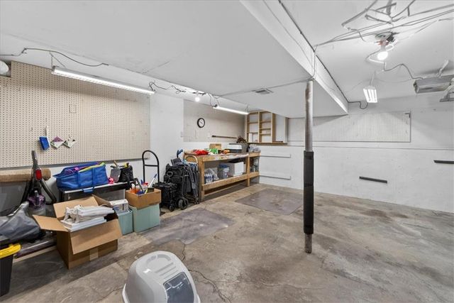 5209 NW Pennington Lane, Blue Springs, MO 64015