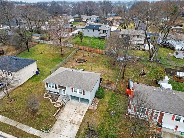 5209 NW Pennington Lane, Blue Springs, MO 64015