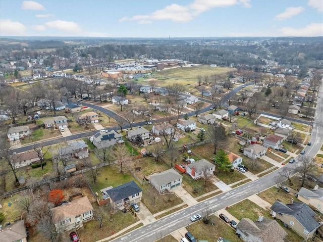 5209 NW Pennington Lane, Blue Springs, MO 64015