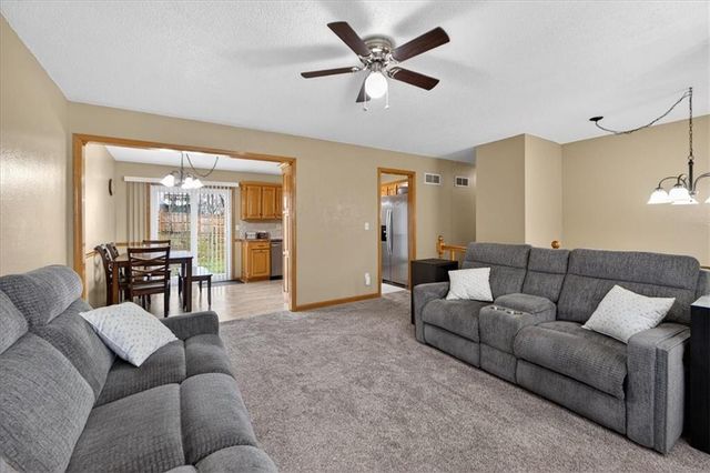 5209 NW Pennington Lane, Blue Springs, MO 64015