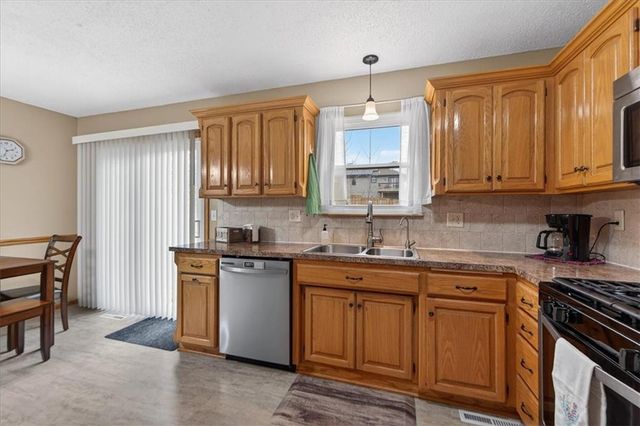 5209 NW Pennington Lane, Blue Springs, MO 64015