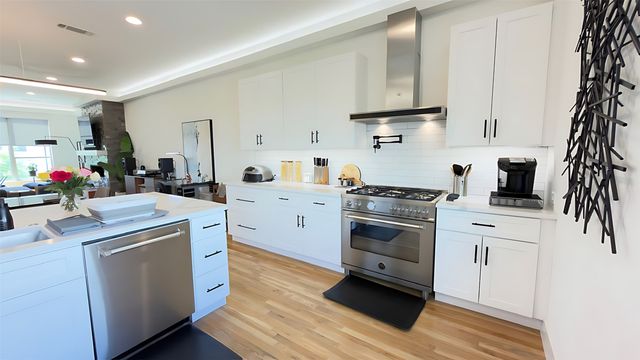 13001 Hutton Drive 12, Farmers Branch, TX 75234