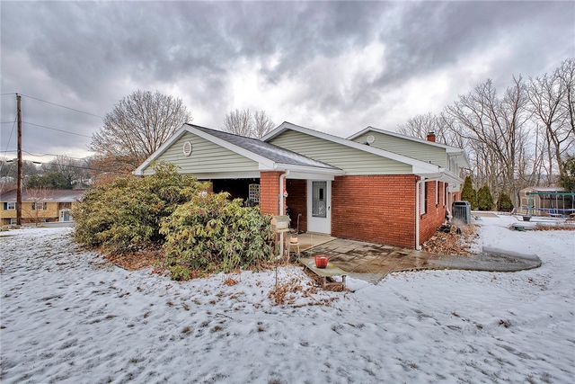 149 Crest View, Hempfield Twp, PA 15601