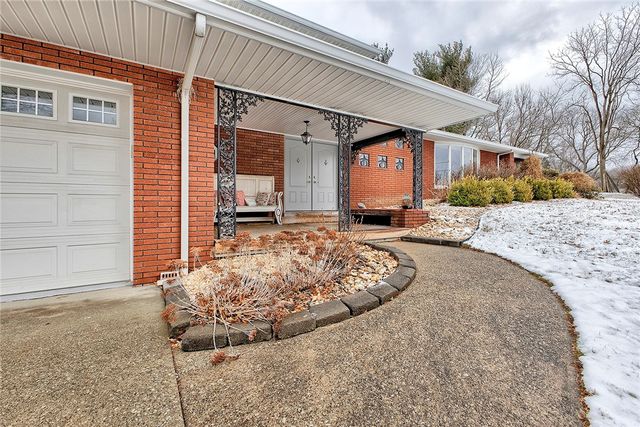 149 Crest View, Hempfield Twp, PA 15601