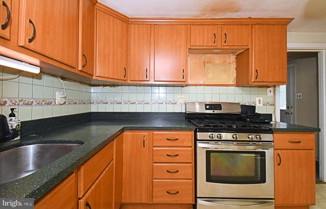 889 OLD LANCASTER RD, Berwyn, PA 19312