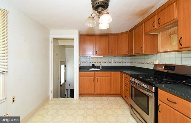 889 OLD LANCASTER RD, Berwyn, PA 19312