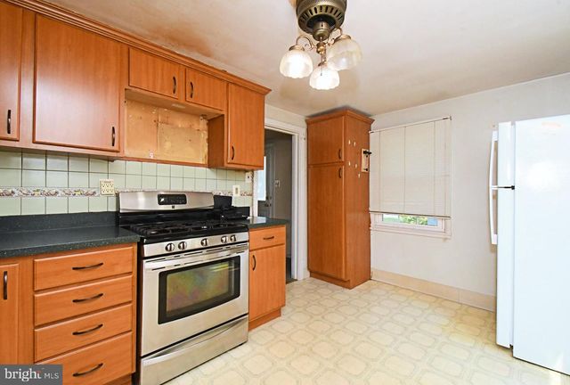 889 OLD LANCASTER RD, Berwyn, PA 19312