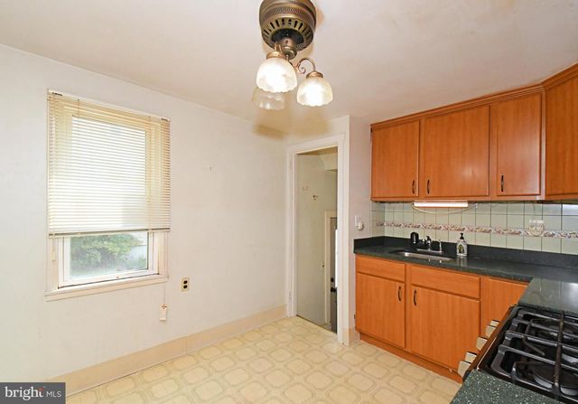 889 OLD LANCASTER RD, Berwyn, PA 19312