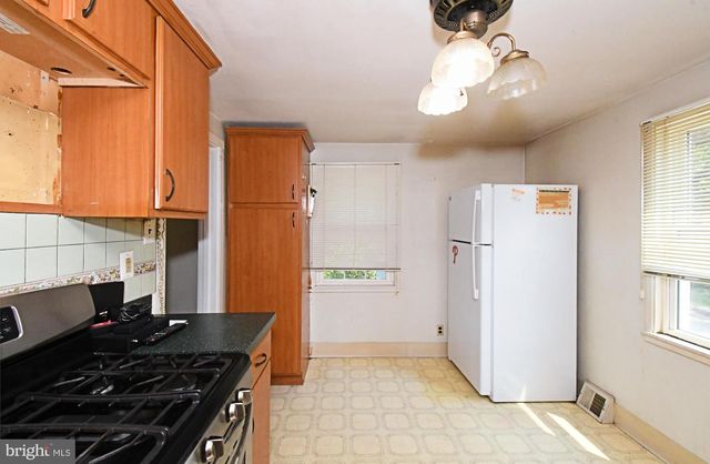 889 OLD LANCASTER RD, Berwyn, PA 19312