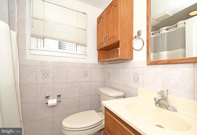 889 OLD LANCASTER RD, Berwyn, PA 19312