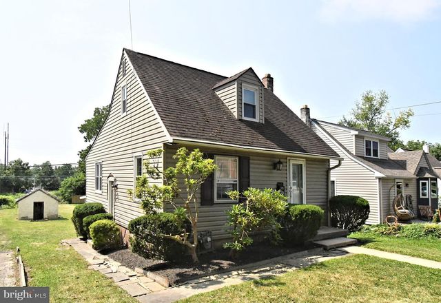 889 OLD LANCASTER RD, Berwyn, PA 19312