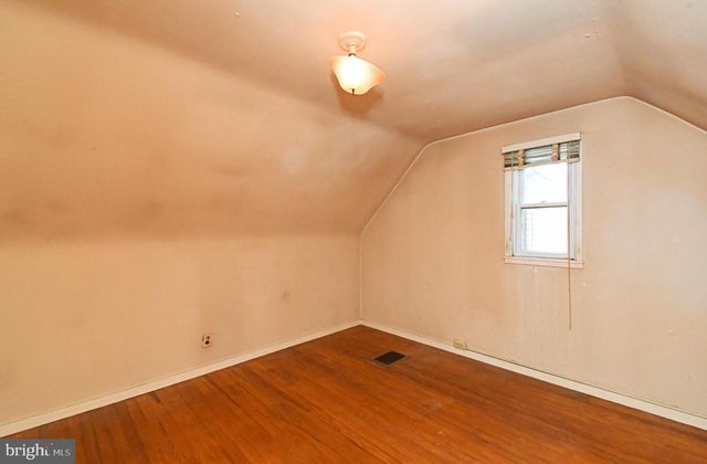 889 OLD LANCASTER RD, Berwyn, PA 19312