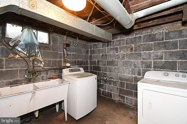 889 OLD LANCASTER RD, Berwyn, PA 19312