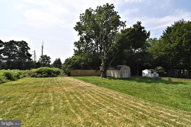 889 OLD LANCASTER RD, Berwyn, PA 19312