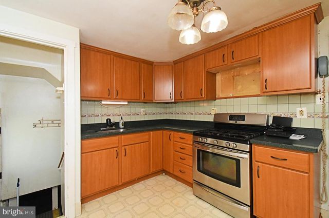 889 OLD LANCASTER RD, Berwyn, PA 19312