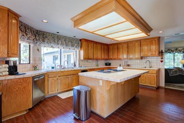 9954 Circa Valle Verde, El Cajon, CA 92021