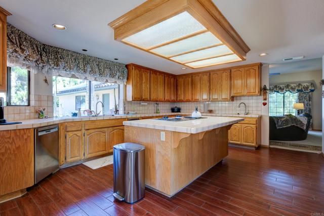 9954 Circa Valle Verde, El Cajon, CA 92021