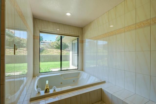 9954 Circa Valle Verde, El Cajon, CA 92021