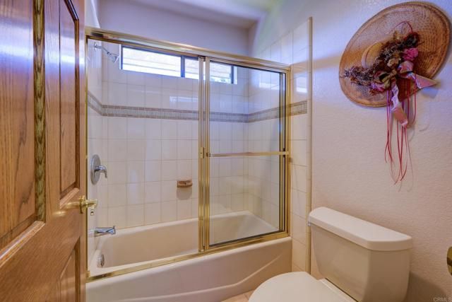 9954 Circa Valle Verde, El Cajon, CA 92021