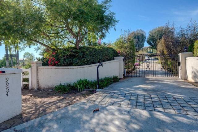 9954 Circa Valle Verde, El Cajon, CA 92021