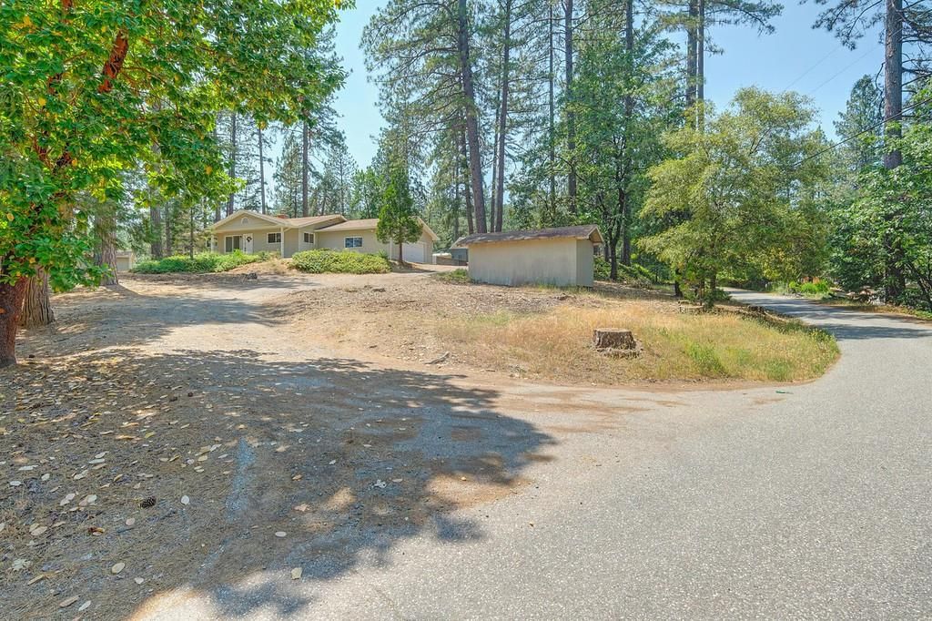 11607 View Dr, Grass Valley, CA 95945