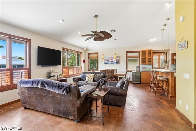 1680 Avion PL, Naples, FL 34104