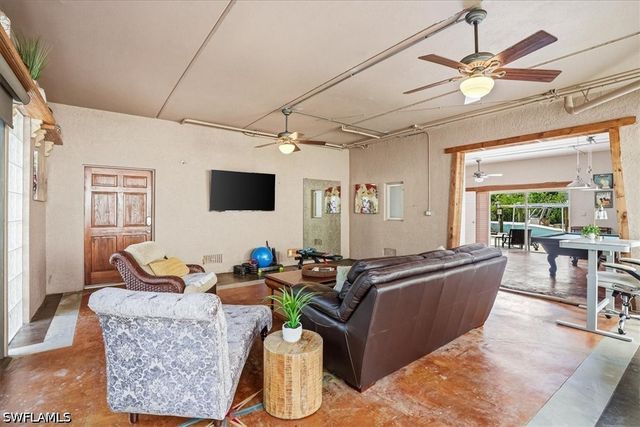 1680 Avion PL, Naples, FL 34104