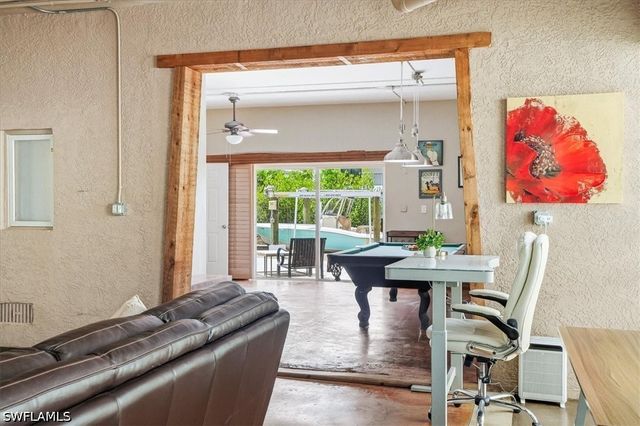 1680 Avion PL, Naples, FL 34104