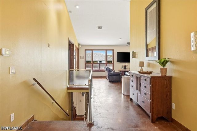 1680 Avion PL, Naples, FL 34104