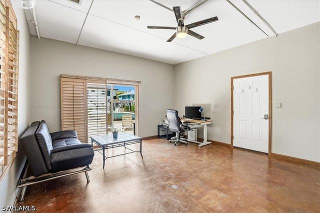 1680 Avion PL, Naples, FL 34104