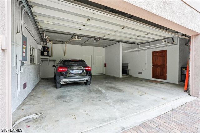 1680 Avion PL, Naples, FL 34104