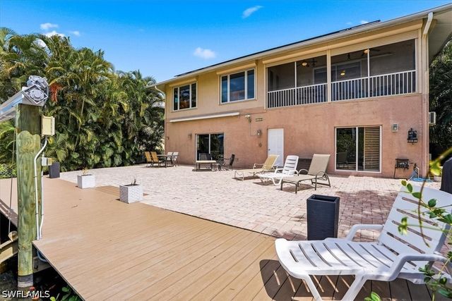 1680 Avion PL, Naples, FL 34104