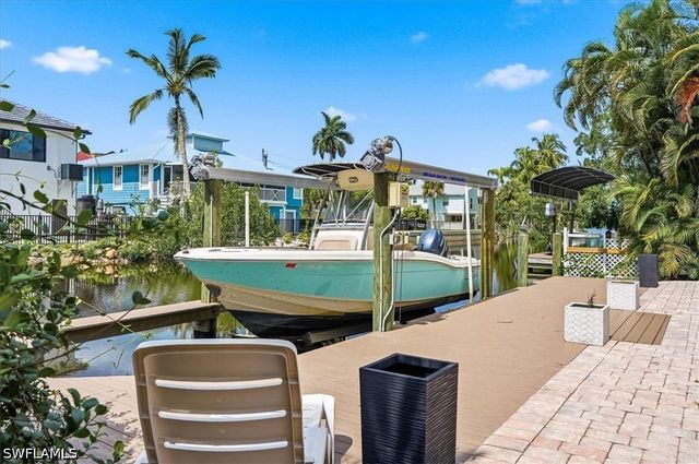 1680 Avion PL, Naples, FL 34104