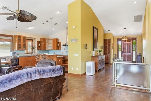 1680 Avion PL, Naples, FL 34104
