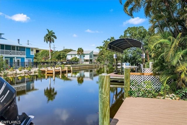 1680 Avion PL, Naples, FL 34104