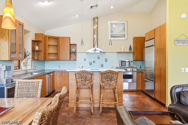 1680 Avion PL, Naples, FL 34104