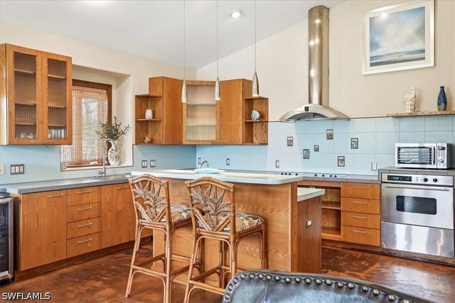 1680 Avion PL, Naples, FL 34104